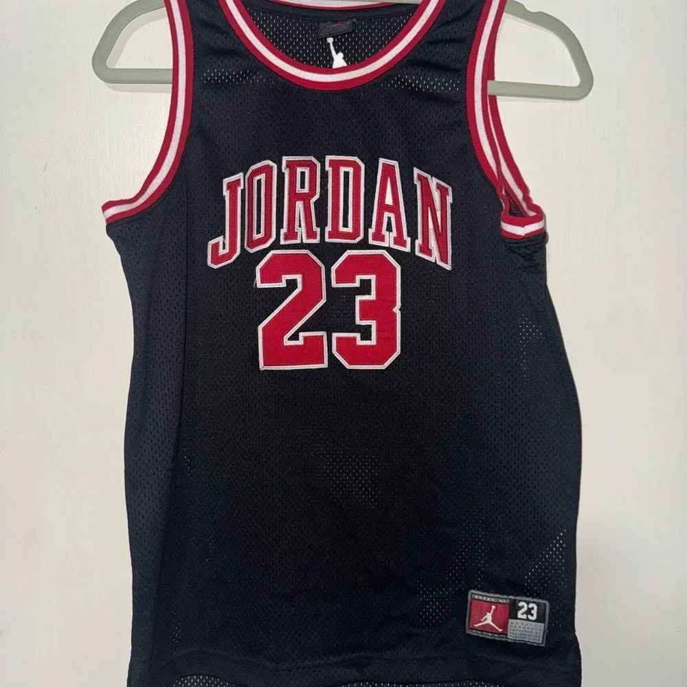 Jordan  Black and Red Jersey 12/13 years